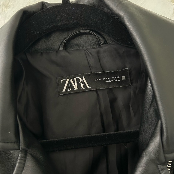 Zara Women's Sleek Black Leather Biker Jacket - Picture 3 of 3